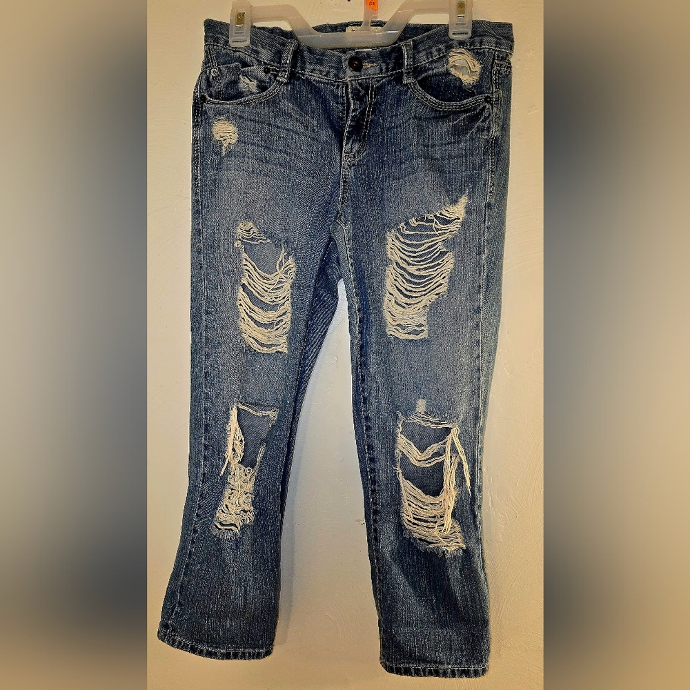 MUDD sz 7 Cropped, Distressed Jeans